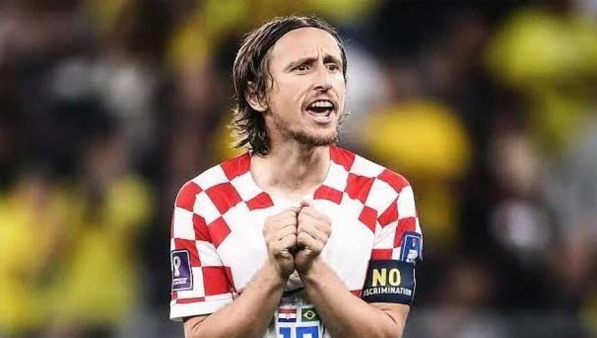 汪涵陪儿子马术比赛展现轻松生活面，体现家庭关怀与育儿智慧，引发网友热议。