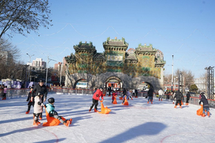 青岛次节轰出一波18-4广厦反超比分，三外援半场31分